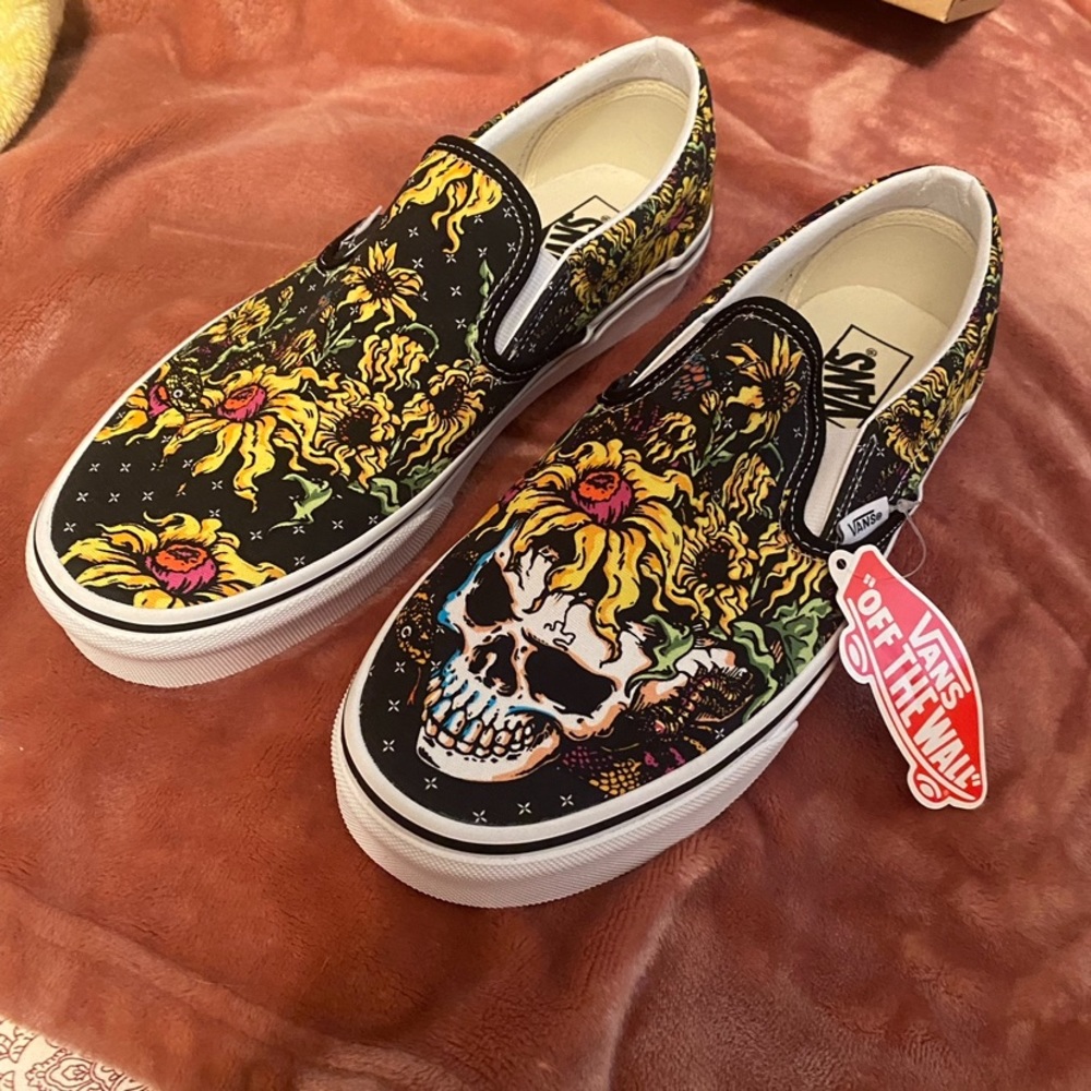 Men’s size 9 Vans. Never worn.